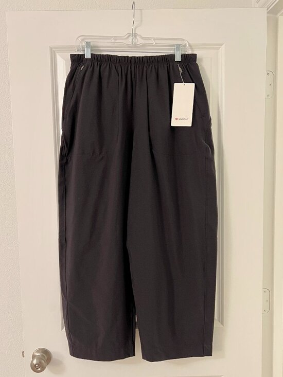 lululemon athletica Pants - Lulu Lemon Black Lightweight Swift Barrel Leg Crop Pants, NEW